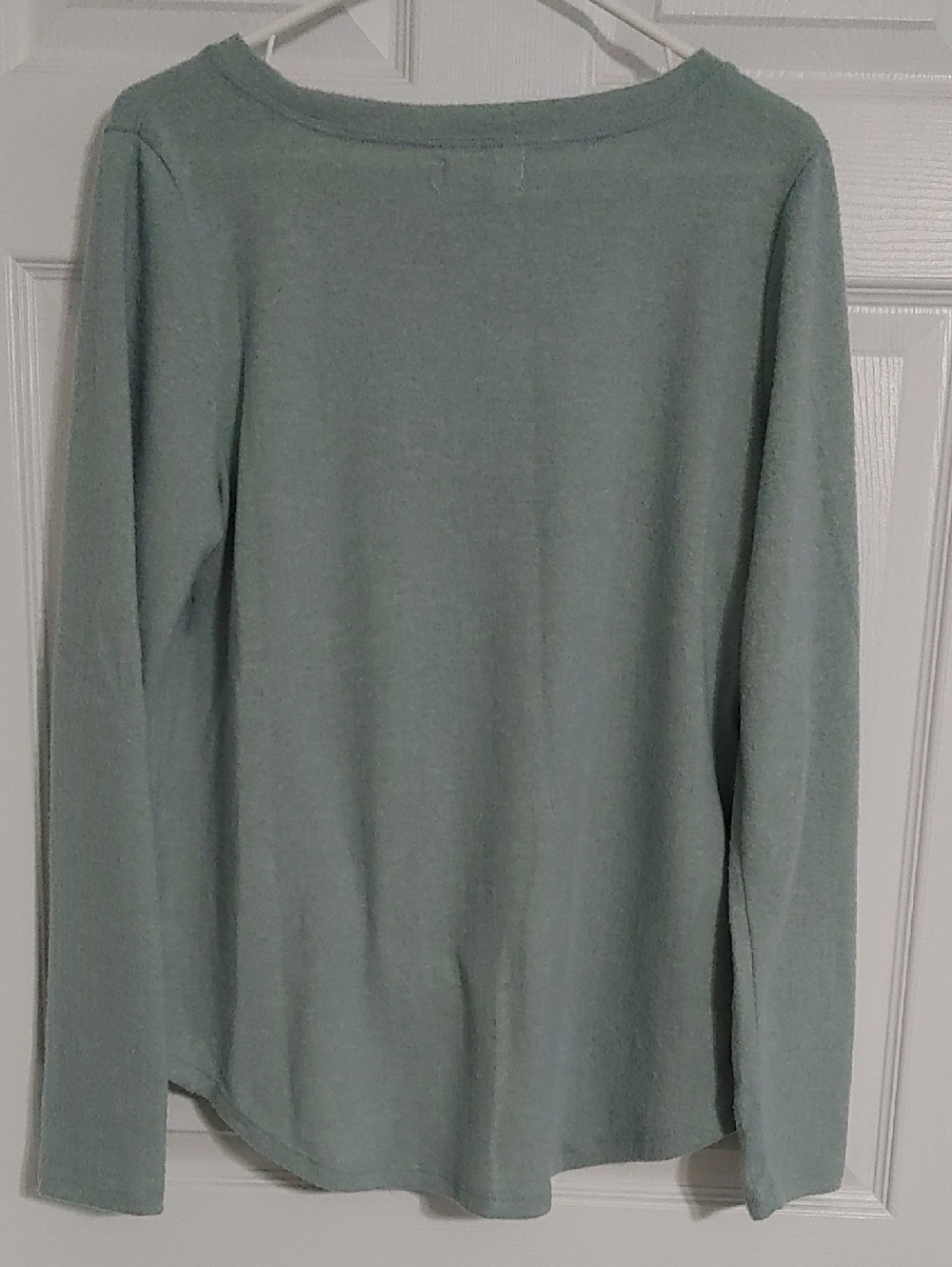 SO Sage Green Long Sleeve Knot Front Tee Size Large - Picture 4 of 5